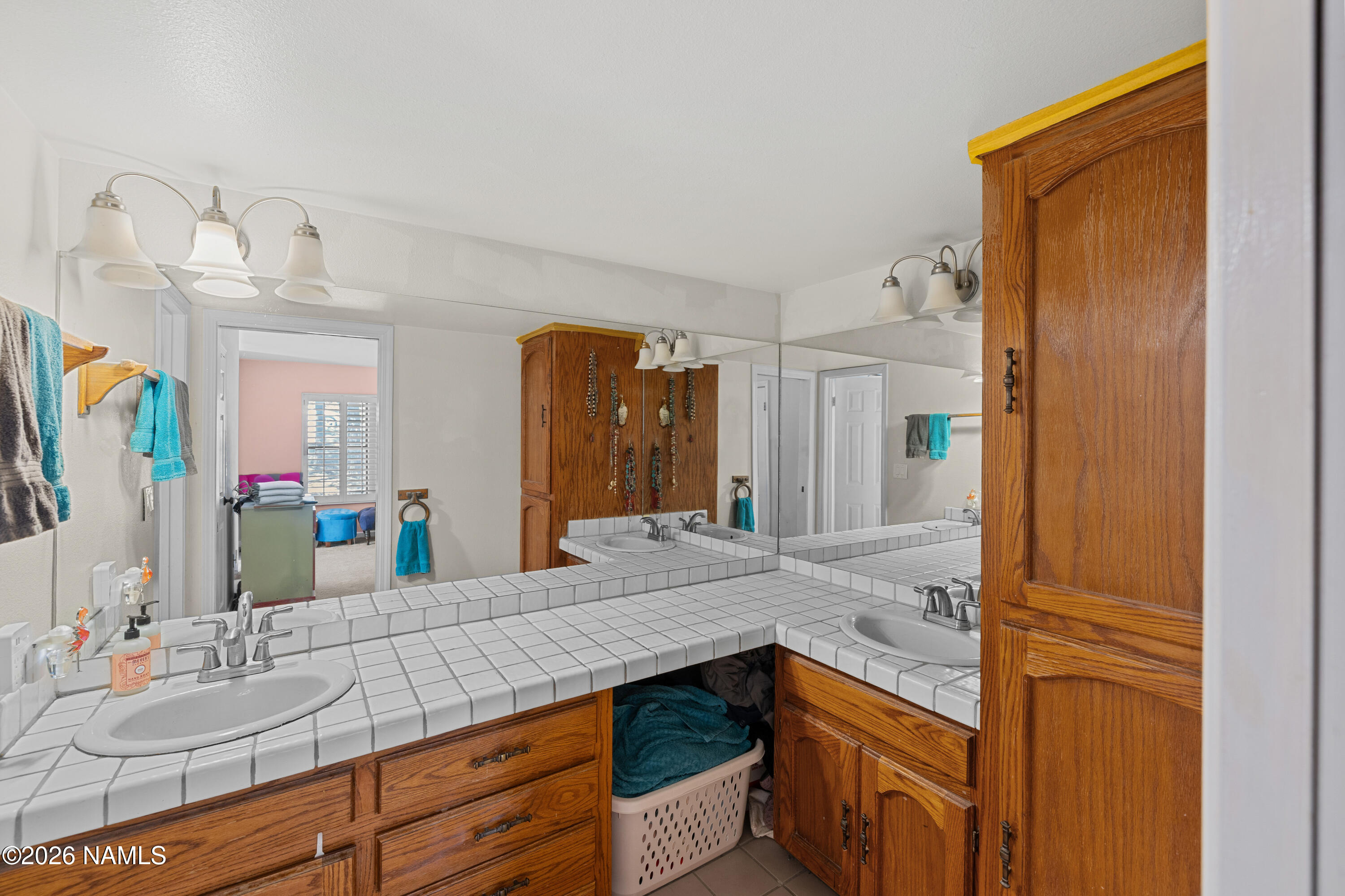 2063 North Rain Tree Road Flagstaff, AZ 86004 - Photo 16 of 36 Primary Bath View 1