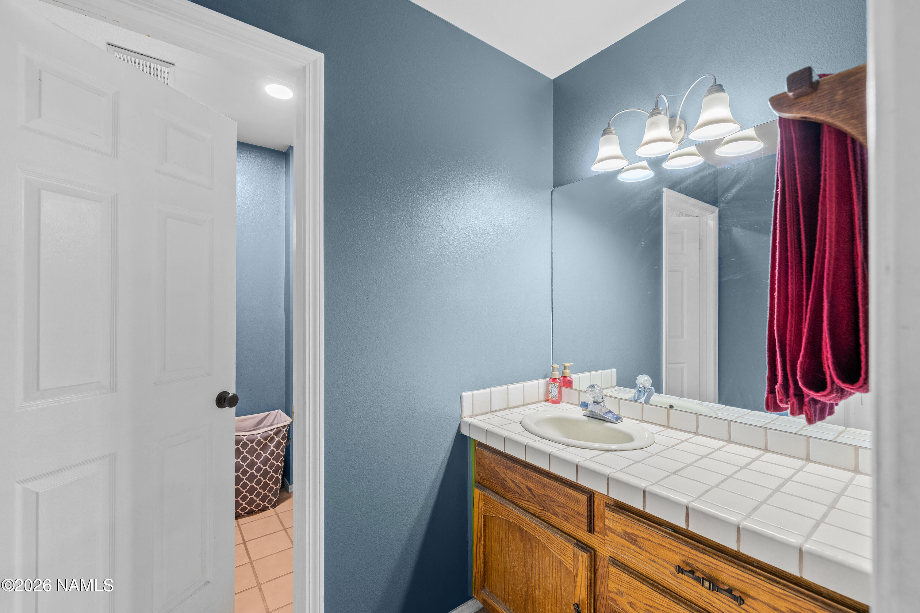 2063 North Rain Tree Road Flagstaff, AZ 86004 - Photo 21 of 36 Guest Bath-full