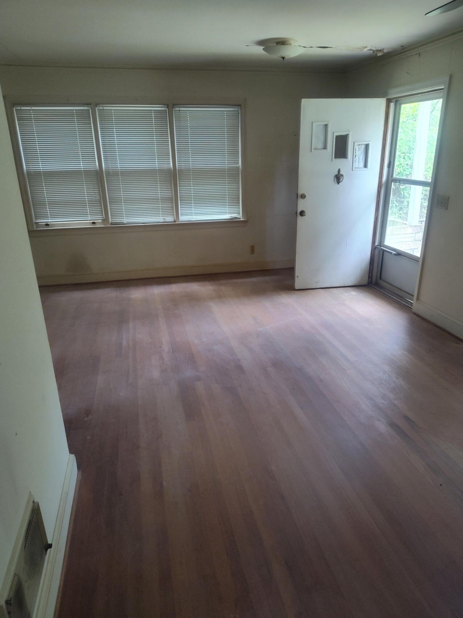 37 Reed Street Sumter, SC 29150 - Photo 4 of 9 3477513527209359450