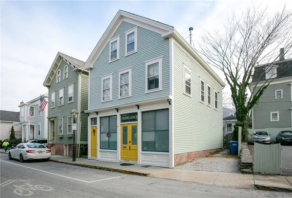 $3,200 | 94 Spring Street, Unit 2, Newport, RI 02840