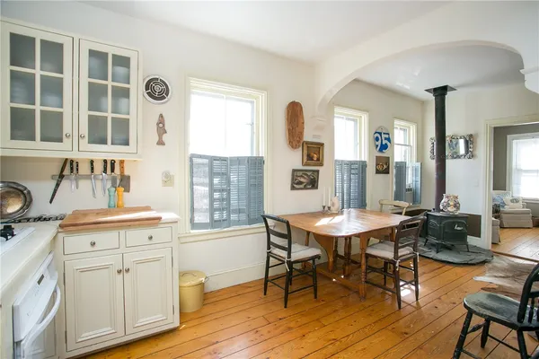 $3,200 | 94 Spring Street, Unit 2, Newport, RI 02840