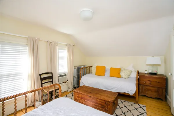 $3,200 | 94 Spring Street, Unit 2, Newport, RI 02840