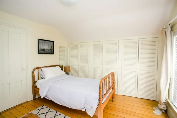 $3,200 | 94 Spring Street, Unit 2, Newport, RI 02840