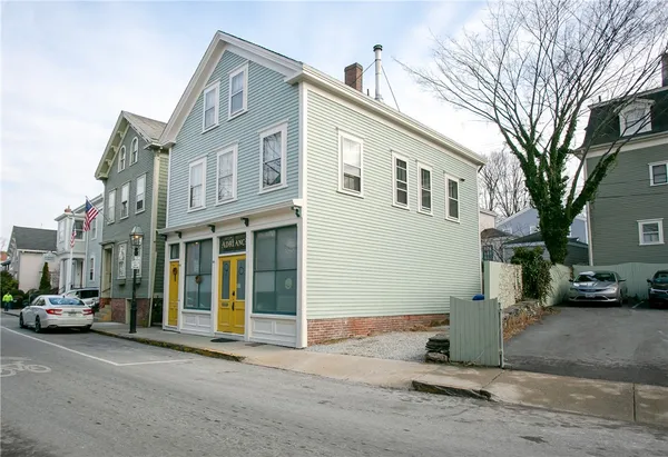 $3,200 | 94 Spring Street, Unit 2, Newport, RI 02840