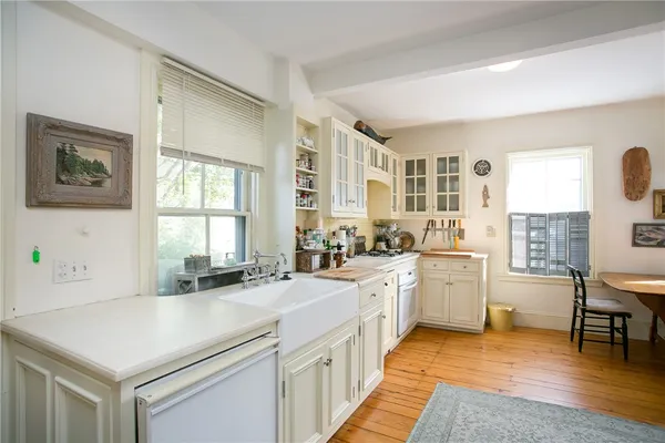 $3,200 | 94 Spring Street, Unit 2, Newport, RI 02840