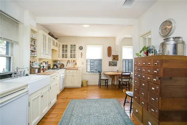 $3,200 | 94 Spring Street, Unit 2, Newport, RI 02840