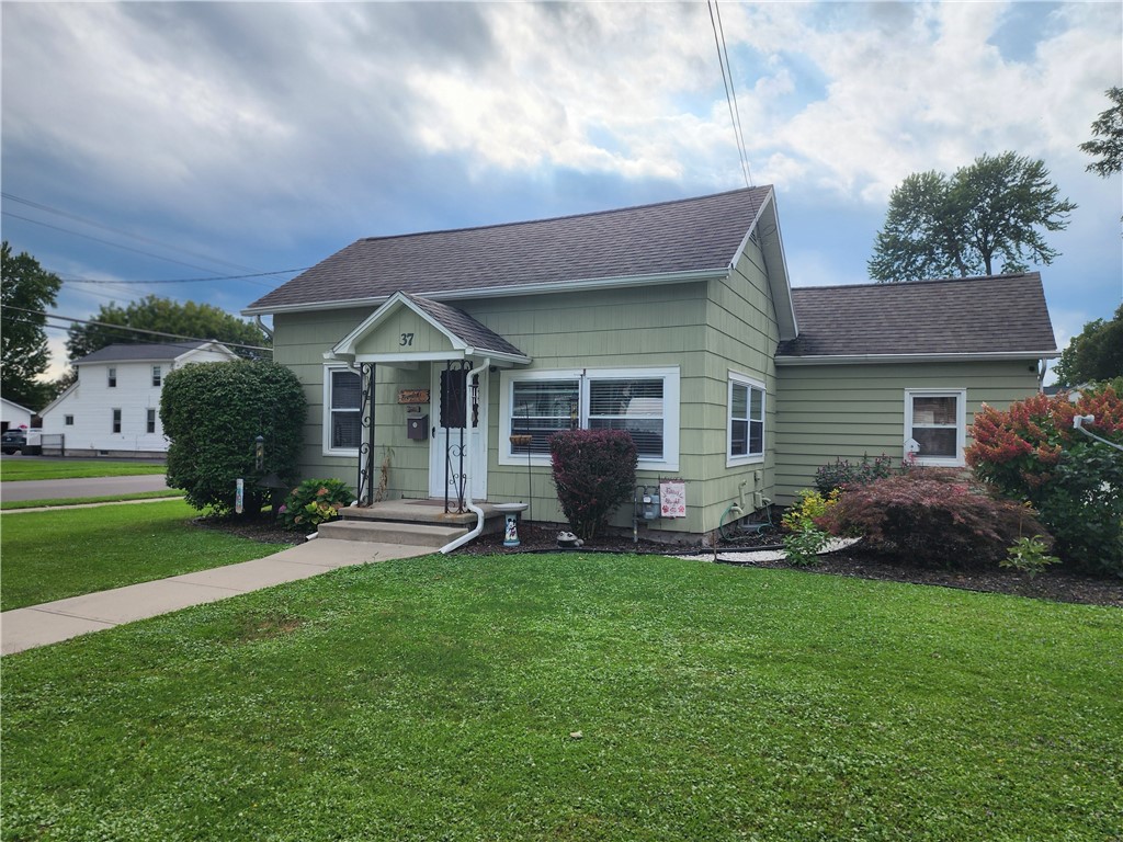37 Maple Street Auburn, NY 13021 - Photo 1 of 22 Gallery Image 1