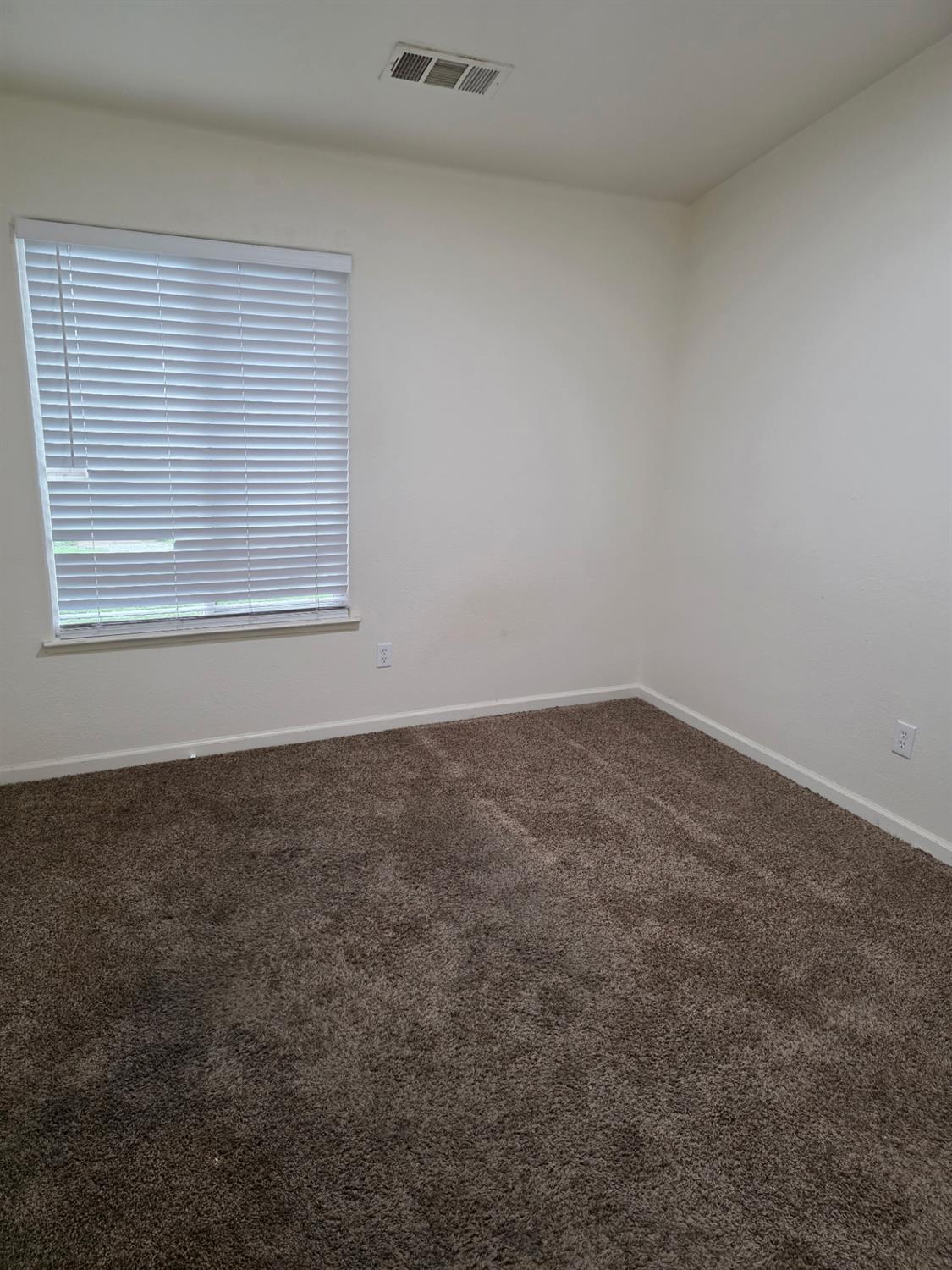 804 Morris Lane Madera, CA 93637 - Photo 12 of 17 an empty room with a window