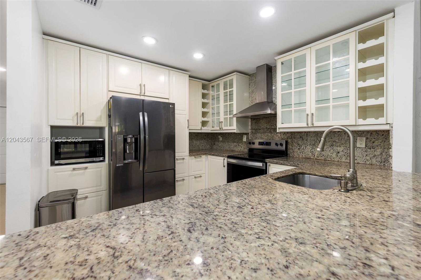 11527 Southwest 90th Street Miami, FL 33176 - Photo 17 of 26