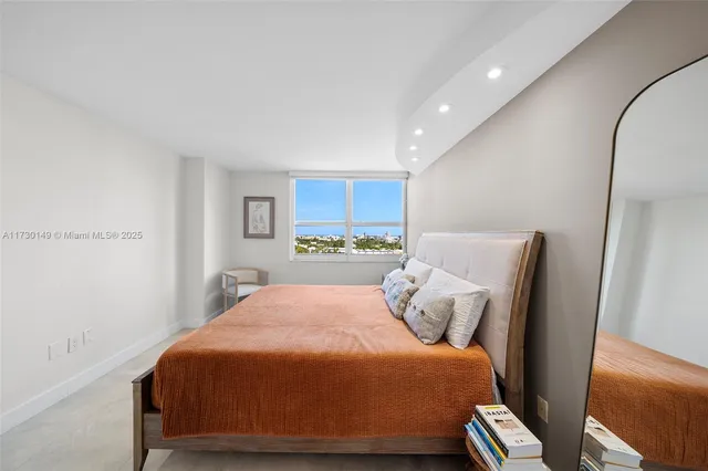 $1,089,000 | 650 West Avenue, Unit 1004, Miami Beach, FL 33139