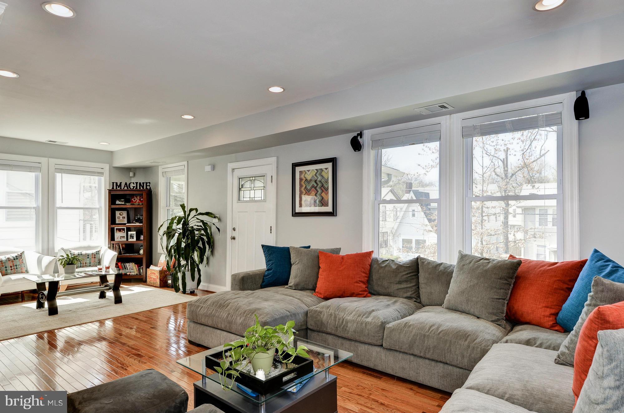 3063 Clinton Street Northeast Washington, DC 20018 - Photo 4 of 27 Living Room