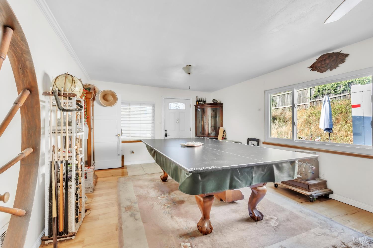 1138 Lokoya Road Napa, CA 94558 - Photo 4 of 35 a room with table and window