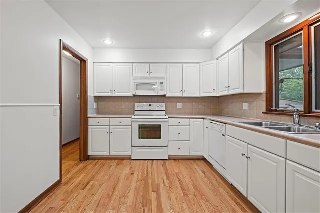 $380,000 | 9615 West 92nd Terrace, Overland Park, KS 66212