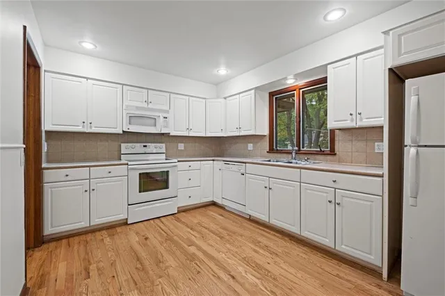 $380,000 | 9615 West 92nd Terrace, Overland Park, KS 66212