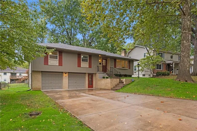 $380,000 | 9615 West 92nd Terrace, Overland Park, KS 66212
