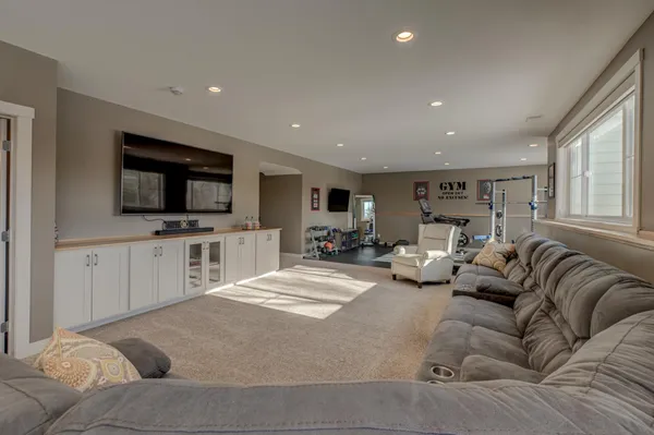$898,999 | 1264 10th Street North, North Hudson, WI 54016