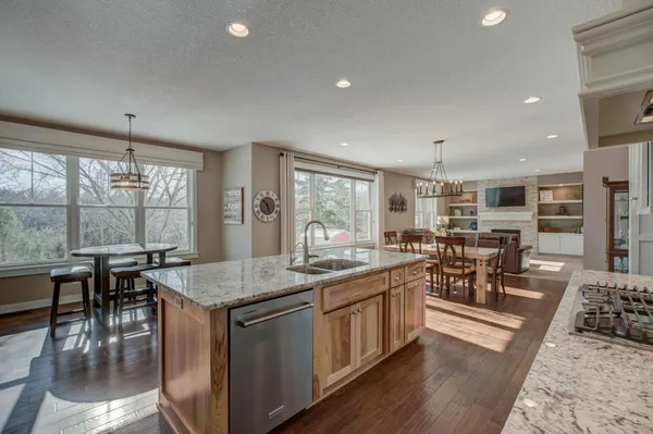 $898,999 | 1264 10th Street North, North Hudson, WI 54016