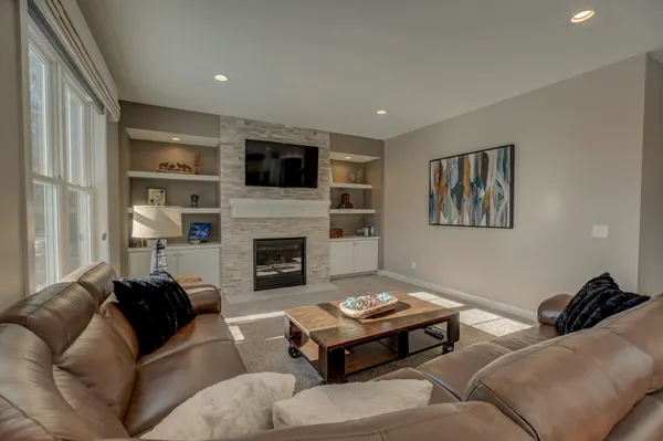 $898,999 | 1264 10th Street North, North Hudson, WI 54016