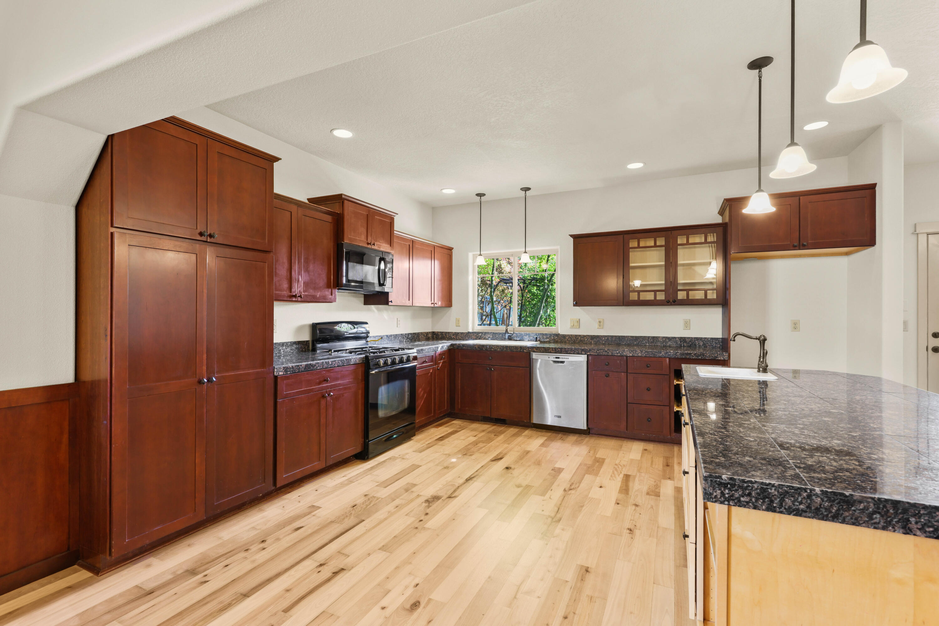 1054 Pumpkin Ridge Eagle Point, OR 97524 - Photo 13 of 34 EP1A1569