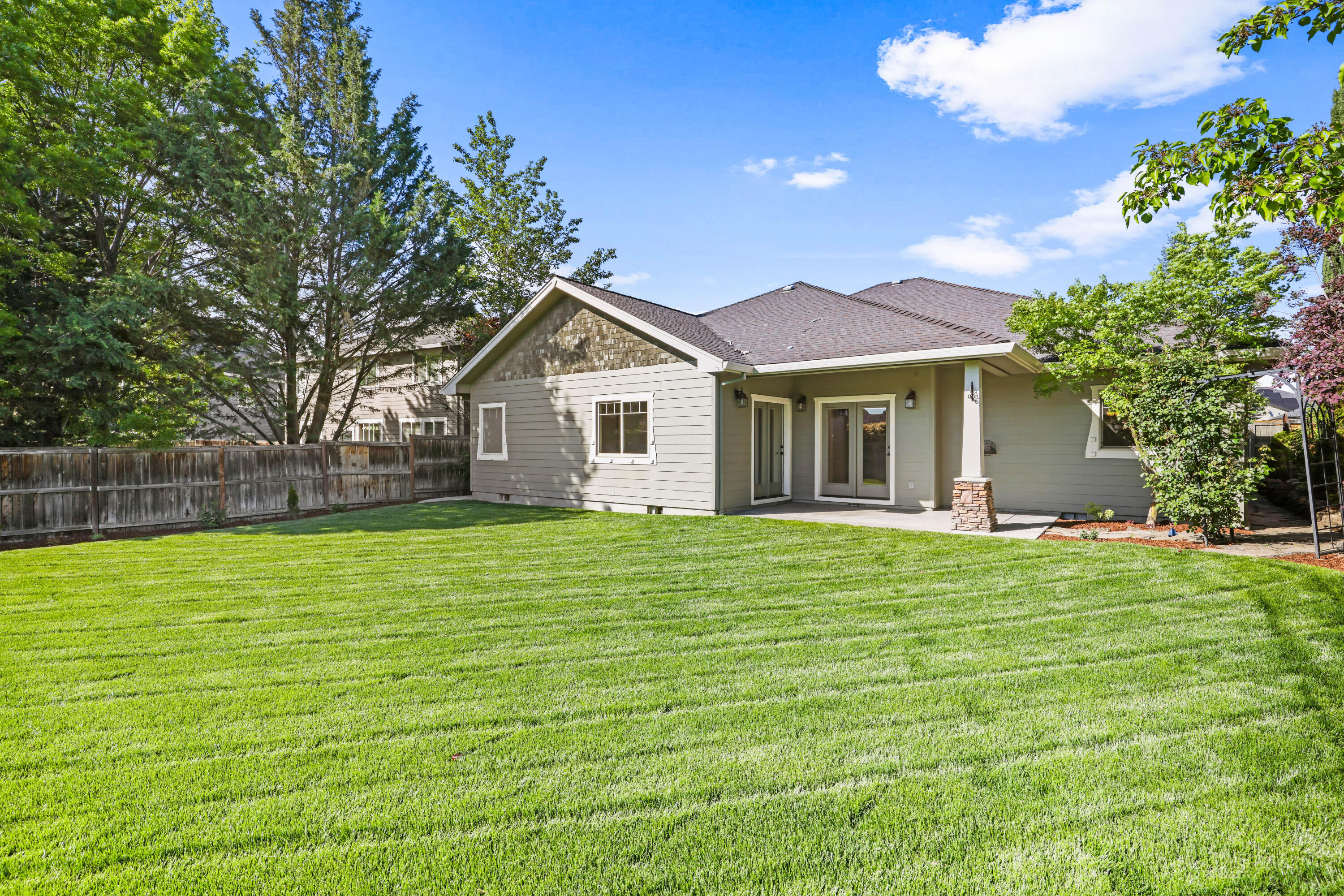 1054 Pumpkin Ridge Eagle Point, OR 97524 - Photo 33 of 34 EP1A1624