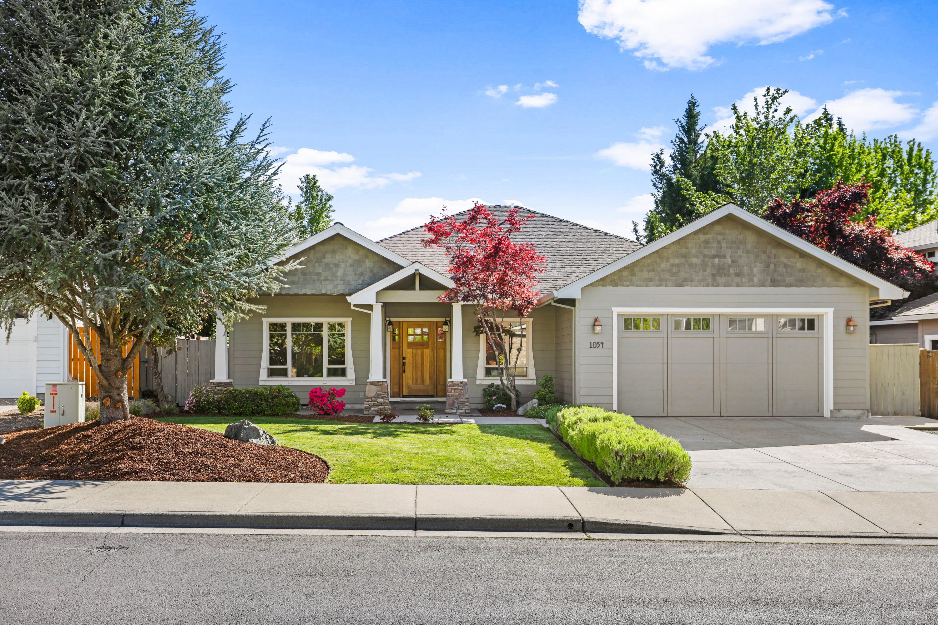 1054 Pumpkin Ridge Eagle Point, OR 97524 - Photo 4 of 34 EP1A1528