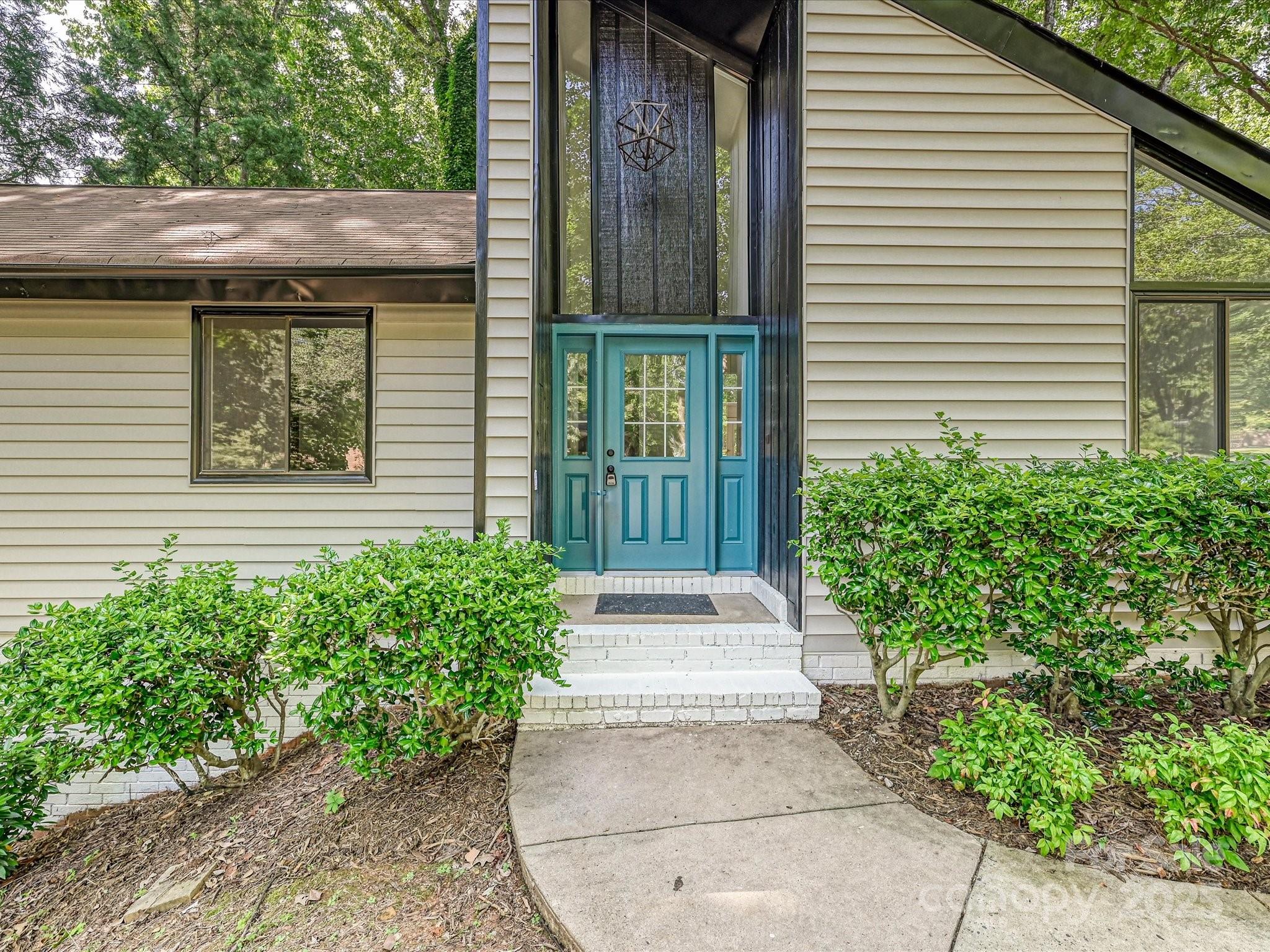 6745 Thermal Road Charlotte, NC 28211 - Photo 2 of 37