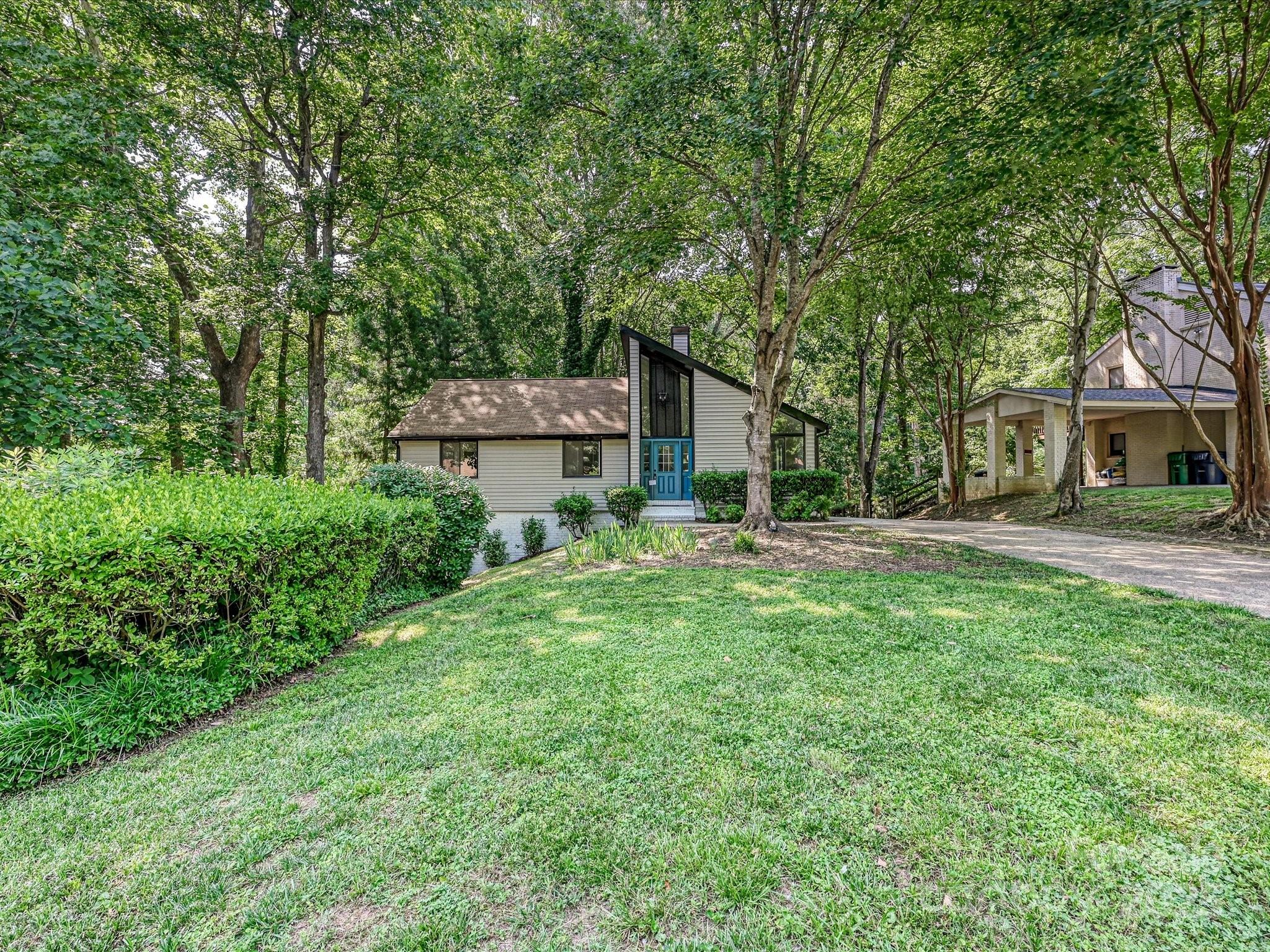 6745 Thermal Road Charlotte, NC 28211 - Photo 3 of 37