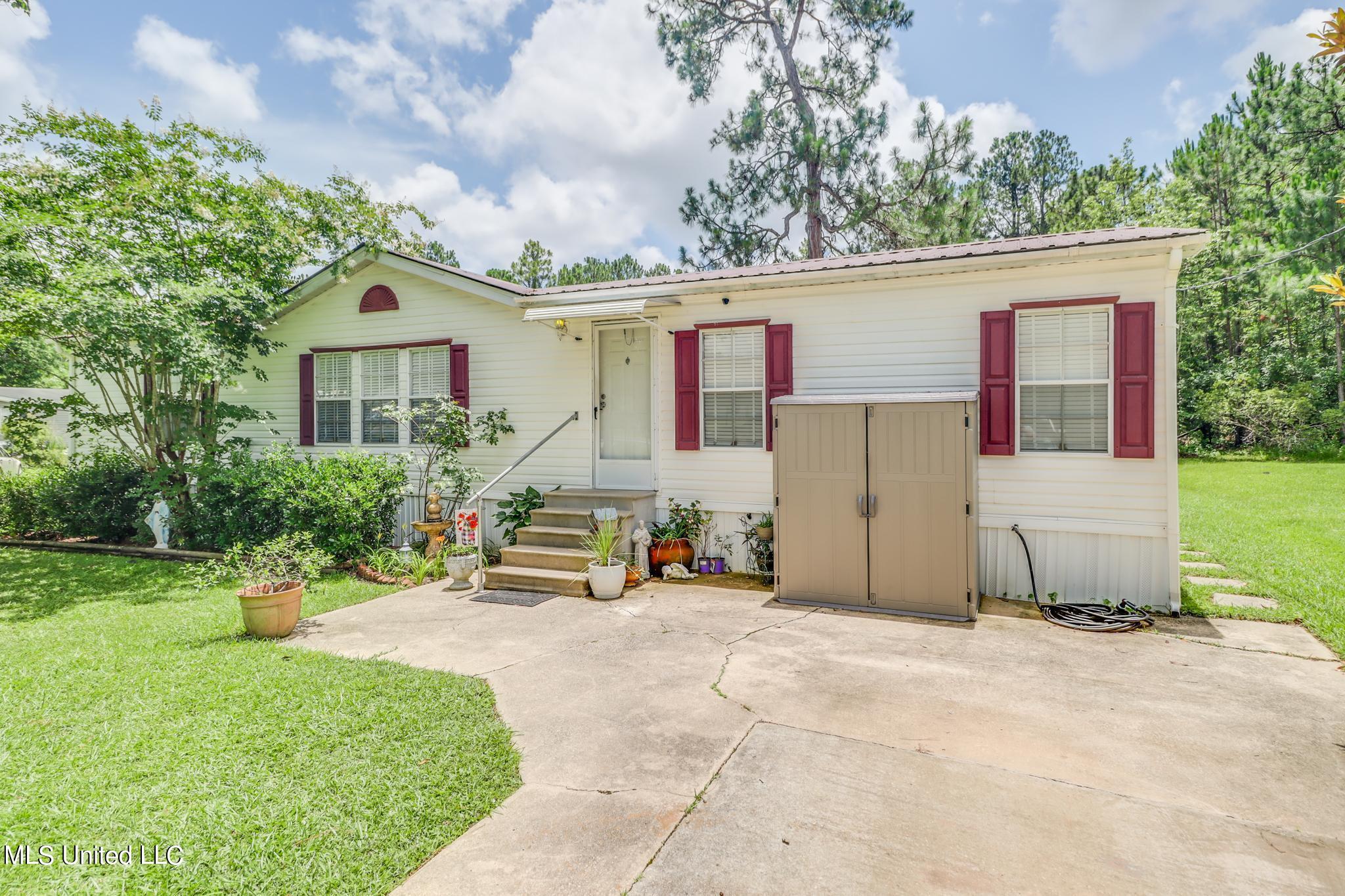 18161 Robinson Road Gulfport, MS 39503 - Photo 2 of 24 IMG_4818