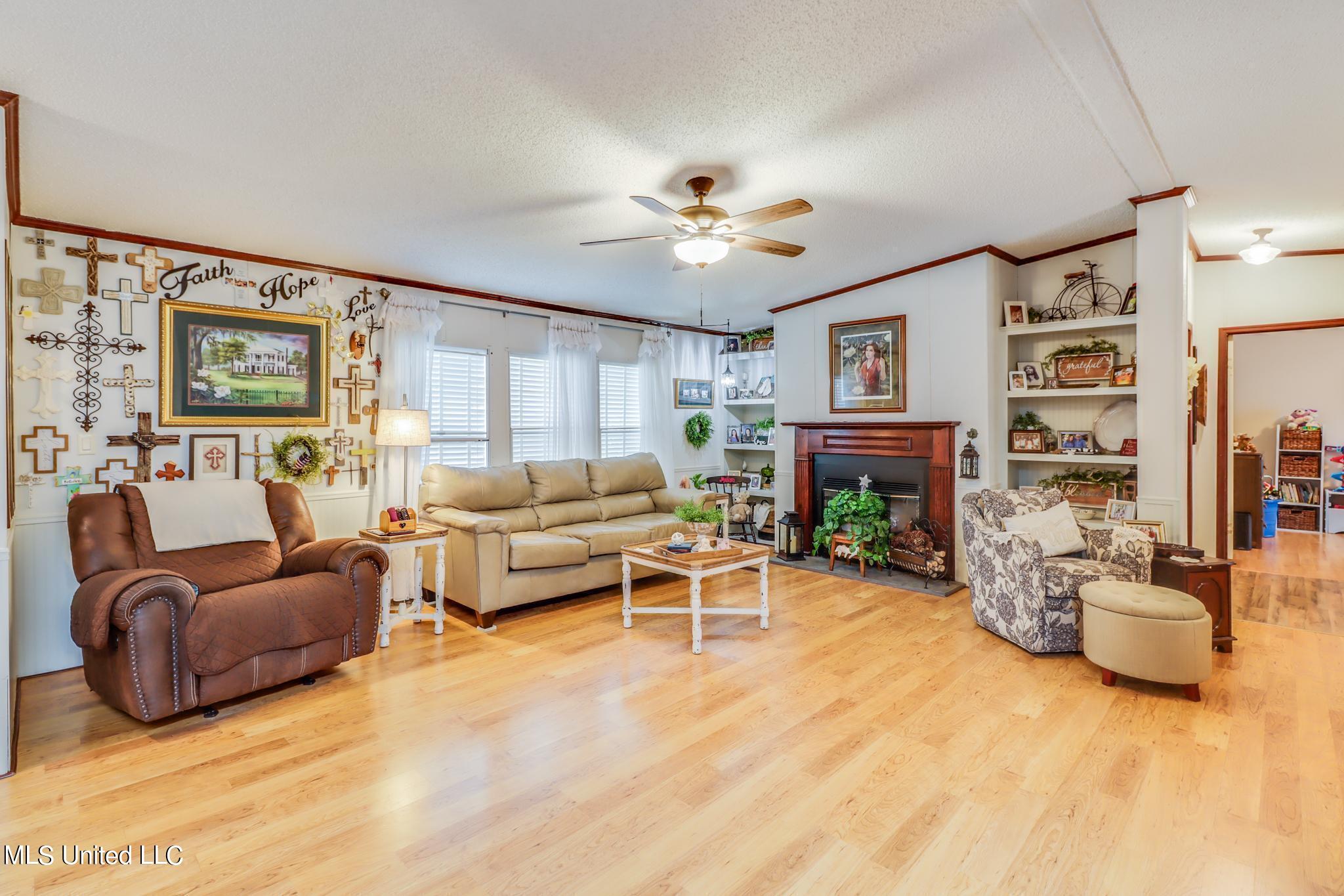 18161 Robinson Road Gulfport, MS 39503 - Photo 8 of 24 IMG_4827