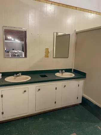 $895,000 | 2112 Hollywood Drive, Jackson, TN 38305