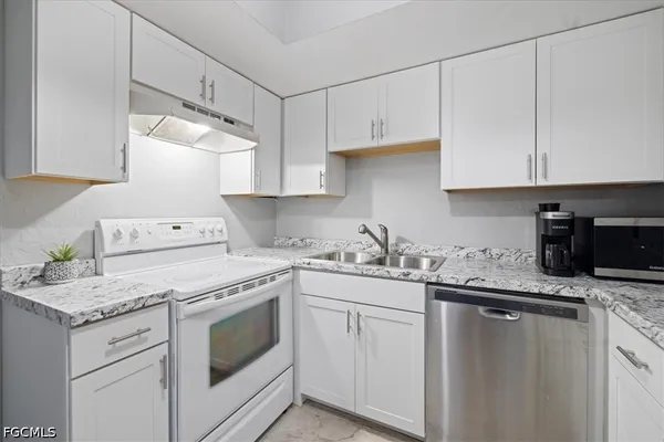$1,400 | 4906 Victoria Drive, Unit 312, Cape Coral, FL 33904
