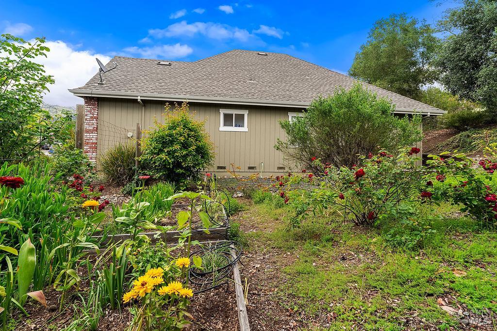 6252 Meadowstone Drive Santa Rosa, CA 95409 - Photo 11 of 33 a view of a backyard with plants