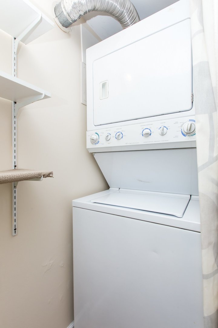 1645 West Irving Park Road Chicago, IL 60613 - Photo 23 of 33 a close view of washer and dryer