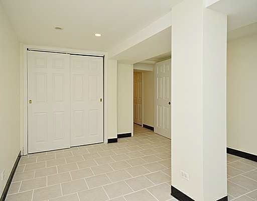 1645 West Irving Park Road Chicago, IL 60613 - Photo 9 of 33 a view of an empty room