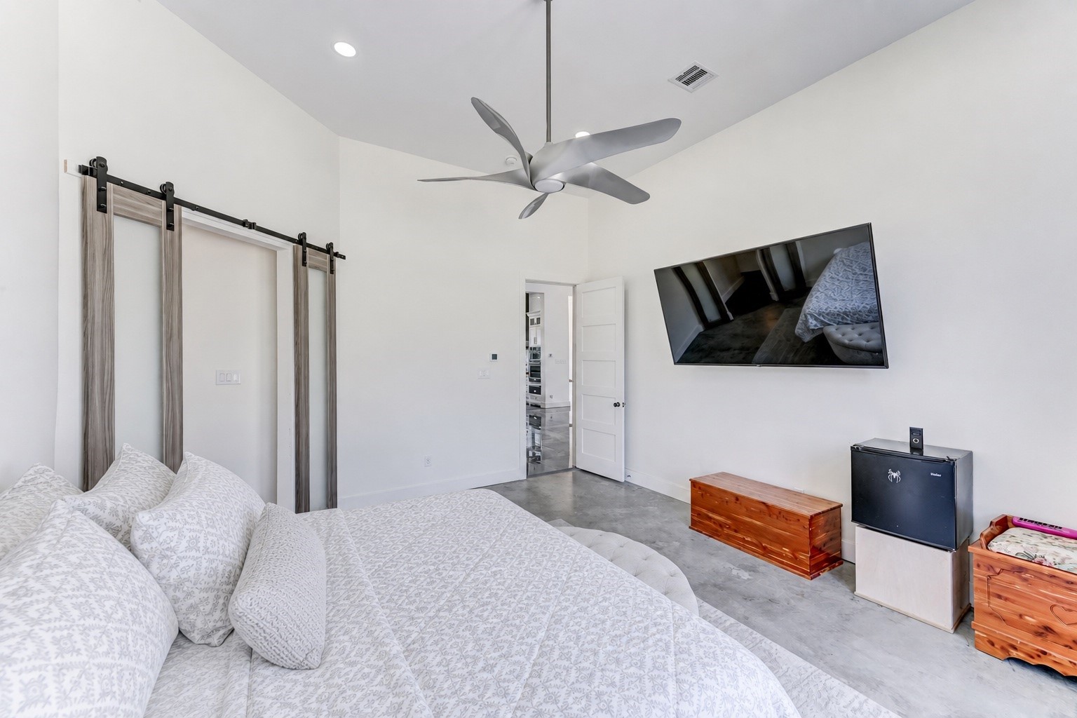 4914 Harvey Road Crosby, TX 77532 - Photo 21 of 50 Primary bedroom