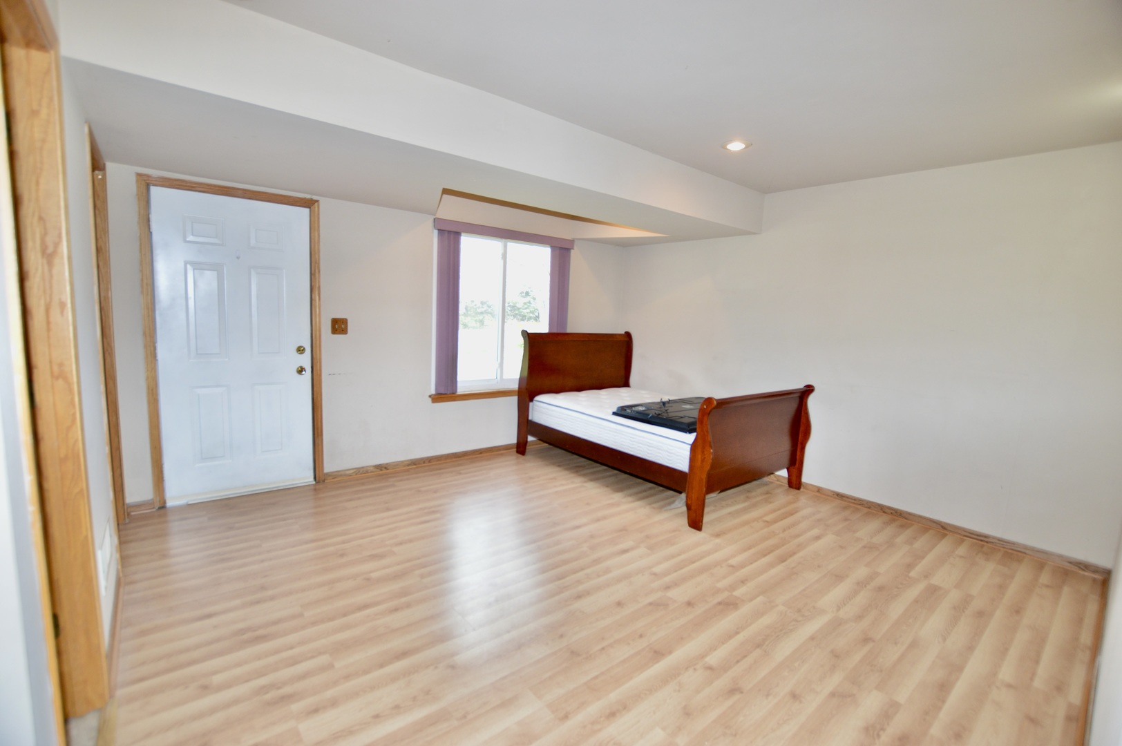 2001 Pine Drive McHenry, IL 60051 - Photo 14 of 19 a view of a livingroom with furniture
