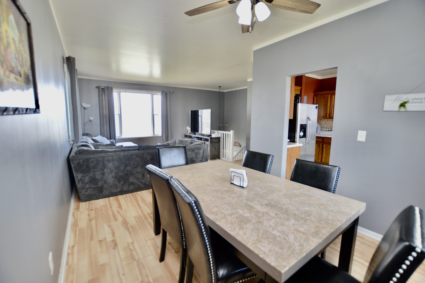 2001 Pine Drive McHenry, IL 60051 - Photo 7 of 19 a view of a dining room with furniture