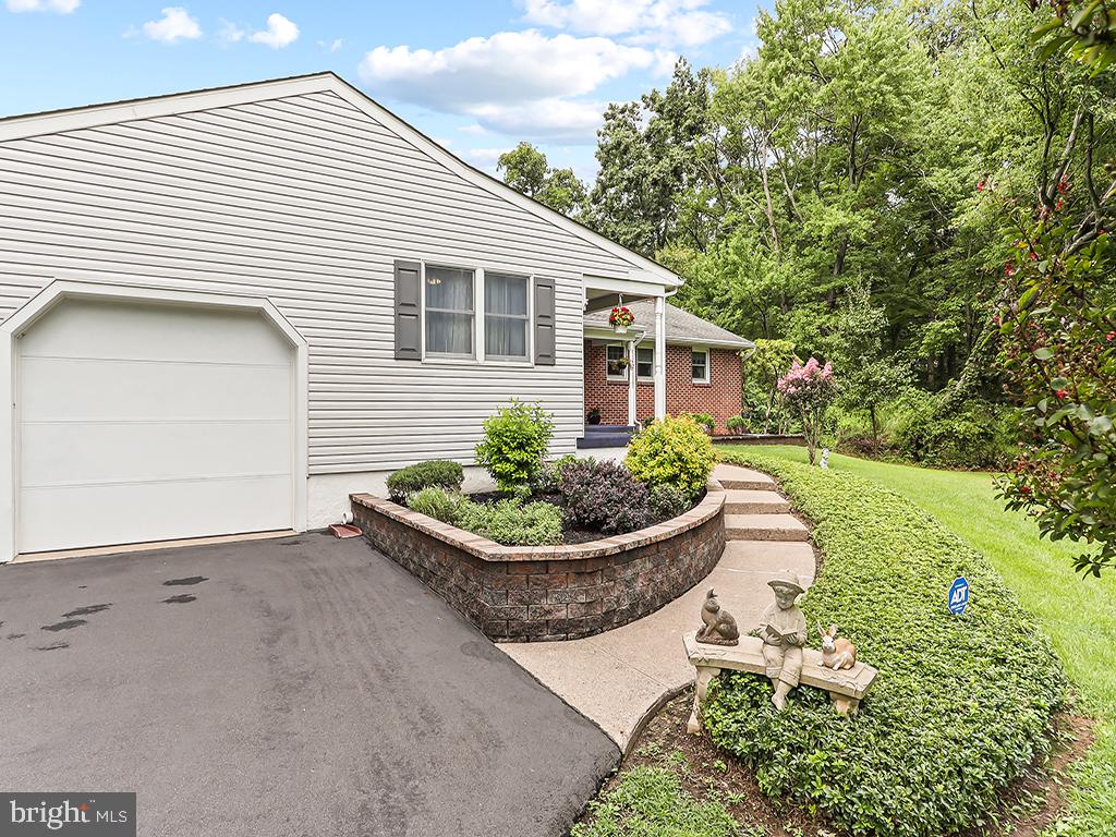 929 Creamery Road Newtown, PA 18940 - Photo 8 of 57 Gallery Image 8