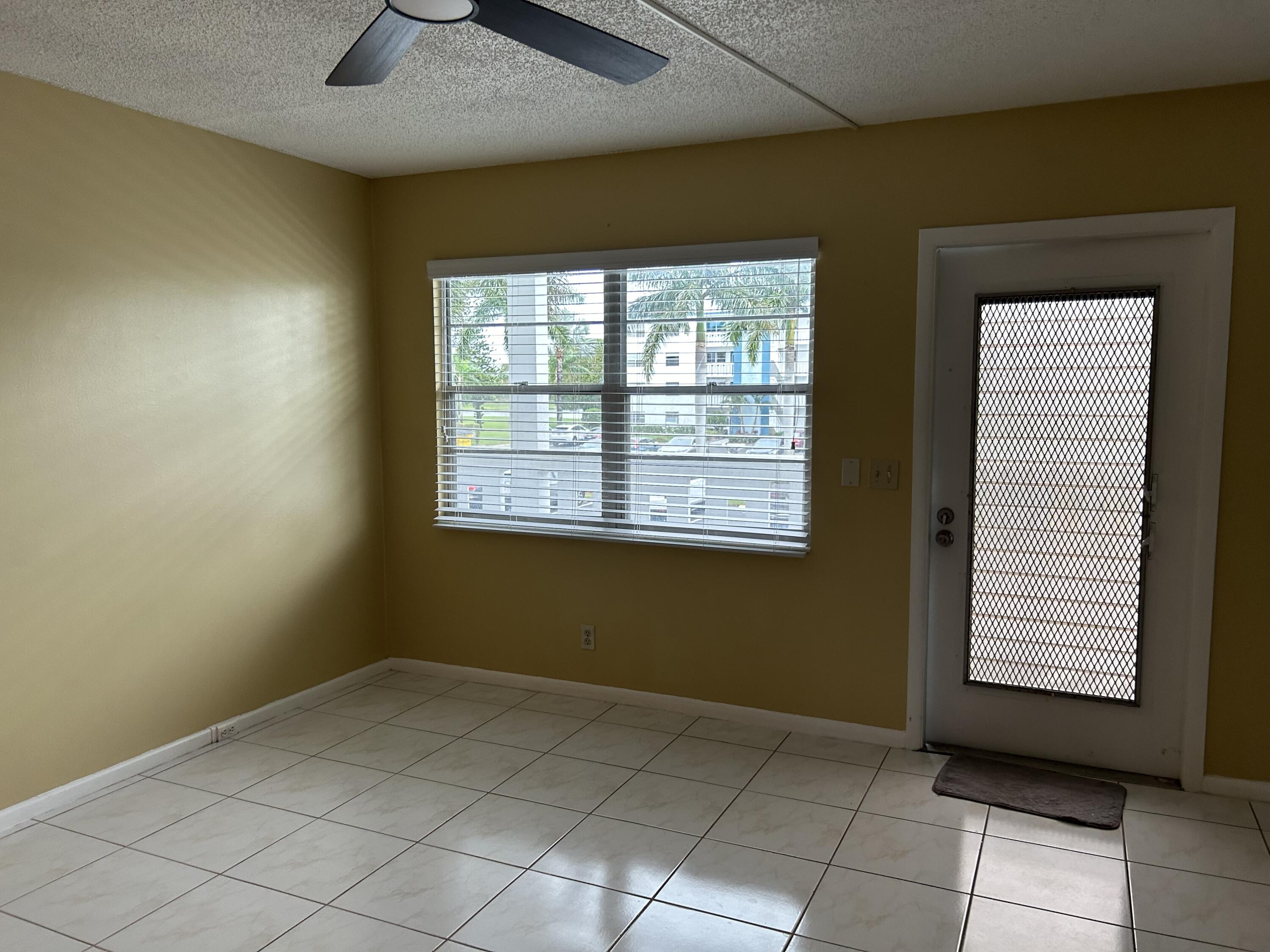 2024 Exeter, Unit 2024B Boca Raton, FL 33434 - Photo 6 of 31 IMG_1250