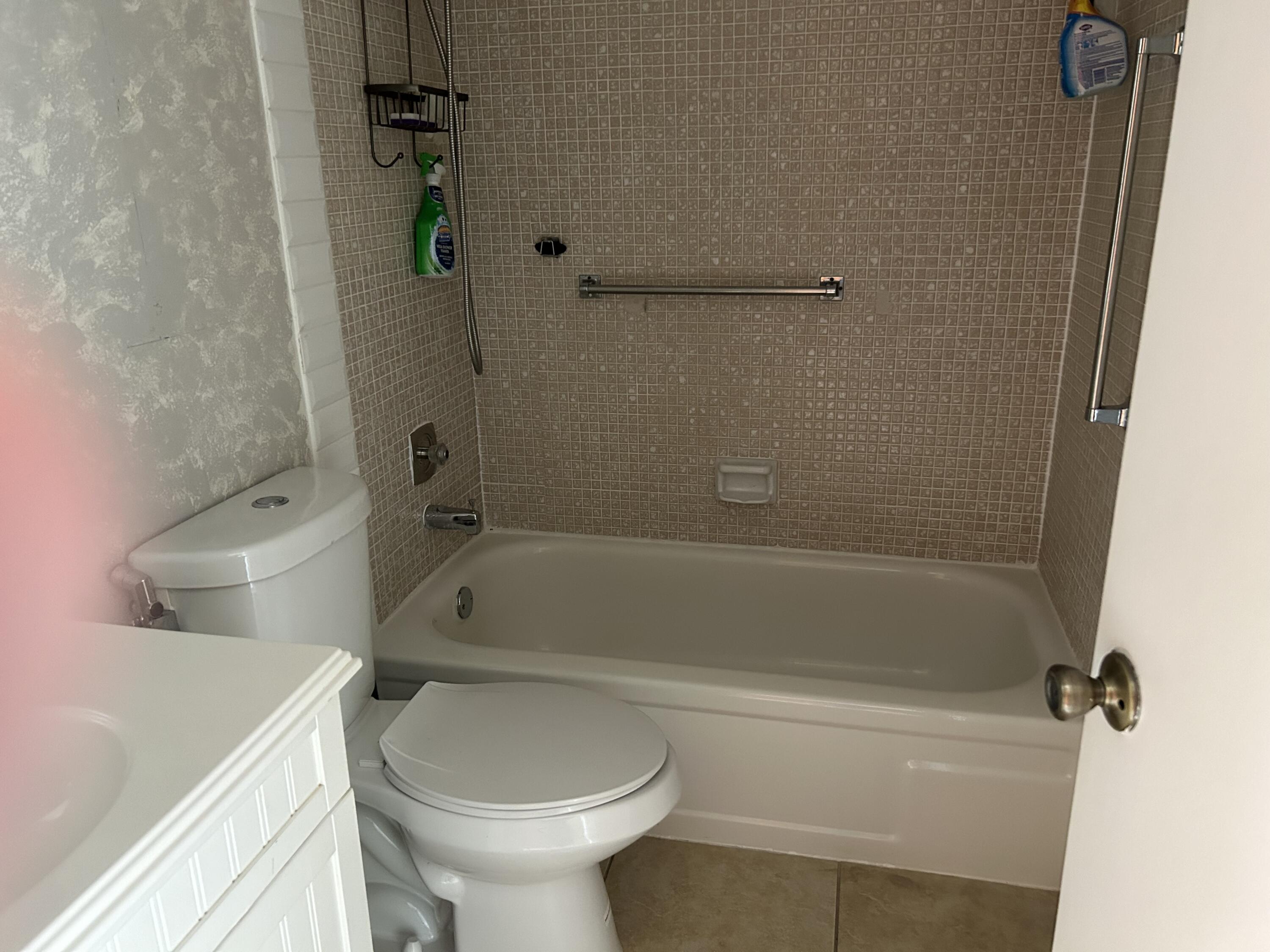 2024 Exeter, Unit 2024B Boca Raton, FL 33434 - Photo 10 of 31 IMG_1232