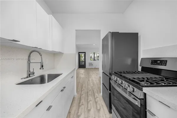 $1,850 | 717 Española Way, Unit 110, Miami Beach, FL 33139