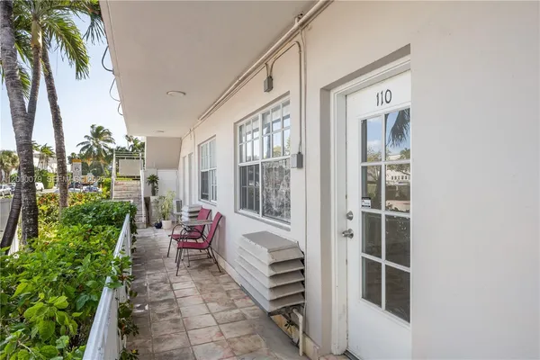 $1,850 | 717 Española Way, Unit 110, Miami Beach, FL 33139