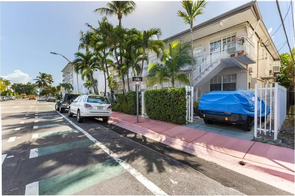 $1,850 | 717 Española Way, Unit 110, Miami Beach, FL 33139