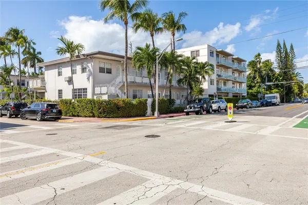 $1,850 | 717 Española Way, Unit 110, Miami Beach, FL 33139