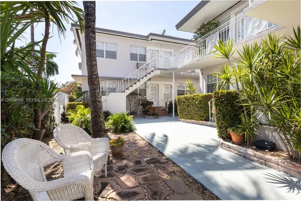 $1,850 | 717 Española Way, Unit 110, Miami Beach, FL 33139