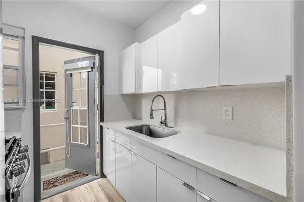 $1,850 | 717 Española Way, Unit 110, Miami Beach, FL 33139