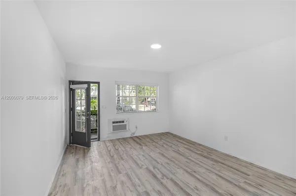 $1,850 | 717 Española Way, Unit 110, Miami Beach, FL 33139