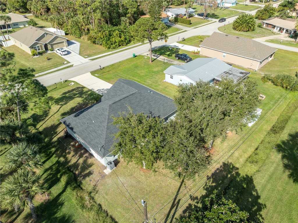 331 Easy Street Sebastian, FL 32958 - Photo 7 of 34