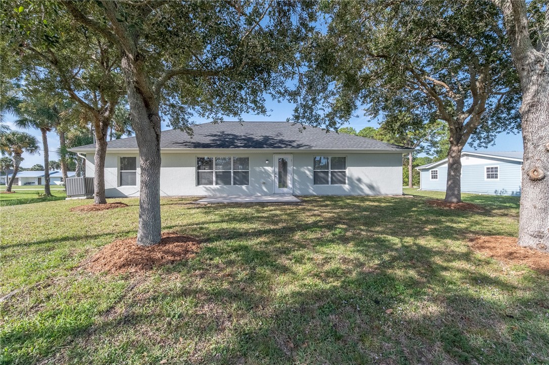 331 Easy Street Sebastian, FL 32958 - Photo 9 of 34