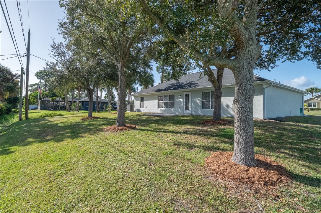 331 Easy Street Sebastian, FL 32958 - Photo 10 of 34